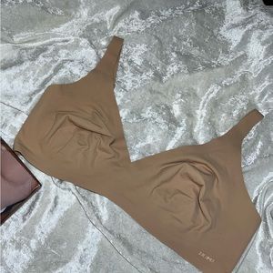 Skims naked plunge bra CLAY SZ L